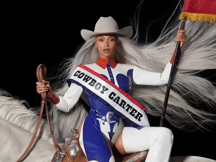 Бионсе на обложката на албума Cowboy Carter.