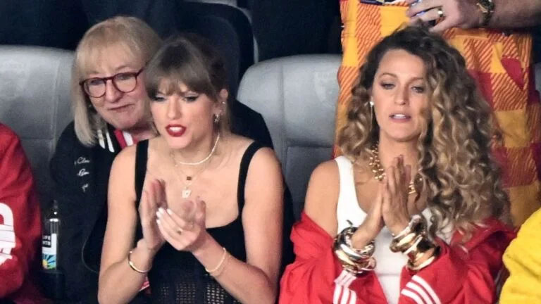Тейлър Суифт и Блейк Лайвли по време на Super Bowl LVIII.