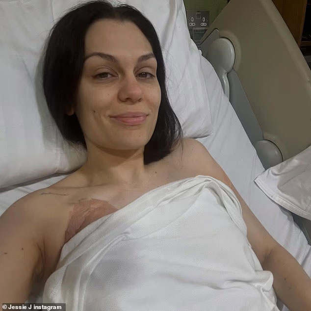 Джеси Джей след операцията.