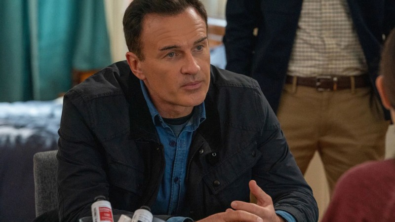 Джулиан Макмеън в кадър от сериала ФБР: Най-търсените