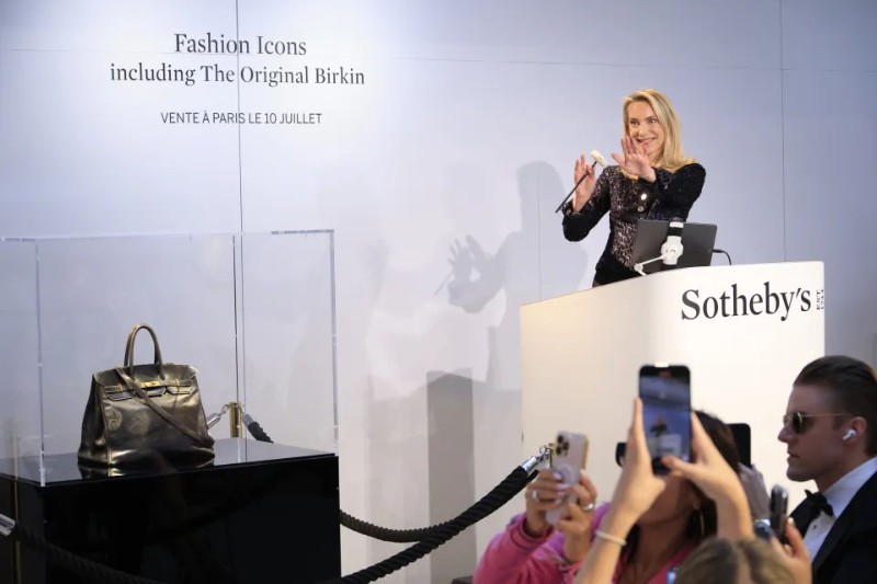 Oнлайн търгa, организиран от Sotheby's.