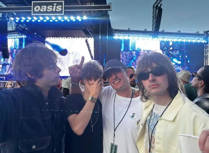 Орландо Блум на концерта на Oasis.