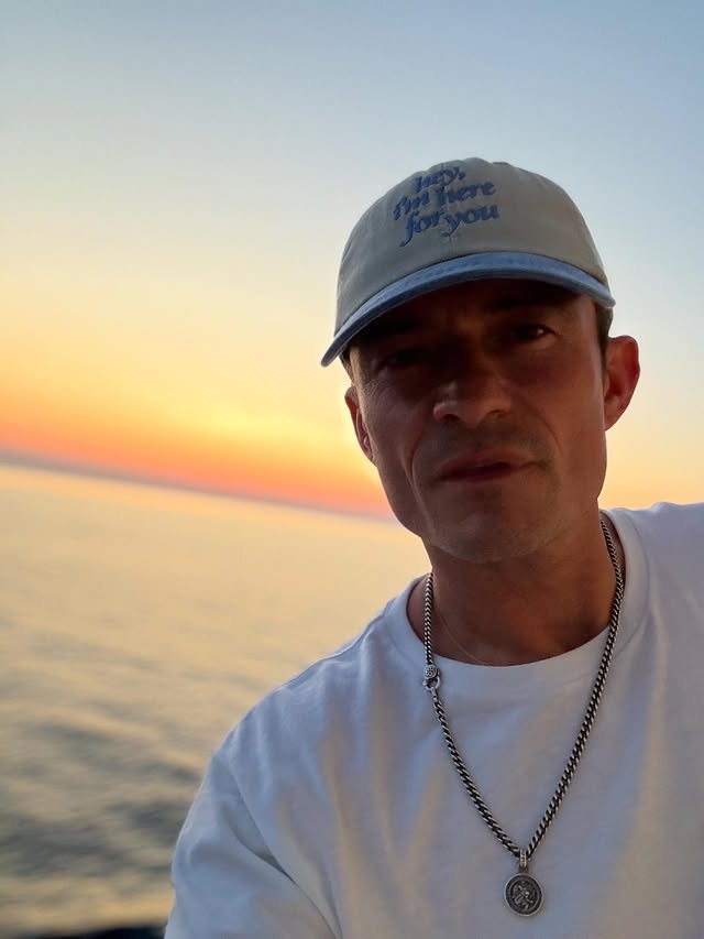 Орландо Блум по време на почивка.