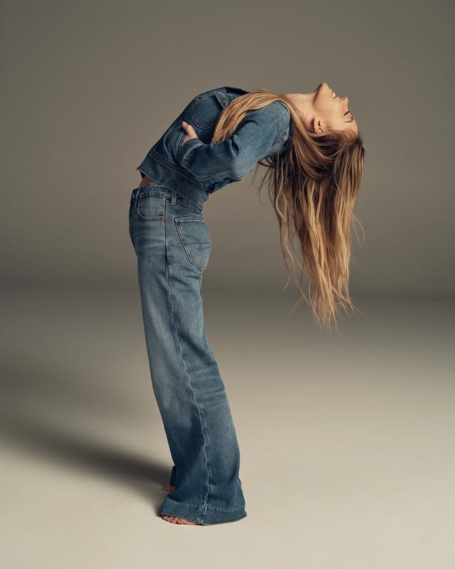 Сидни Суини рекламира дънките American Eagle.