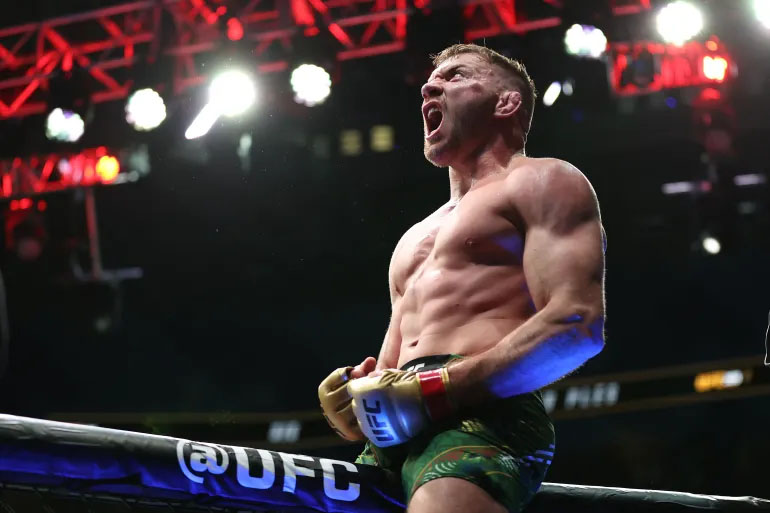 Дрикус Дю Плеси след победата си на UFC 305 на 18 Август, 2024 г.