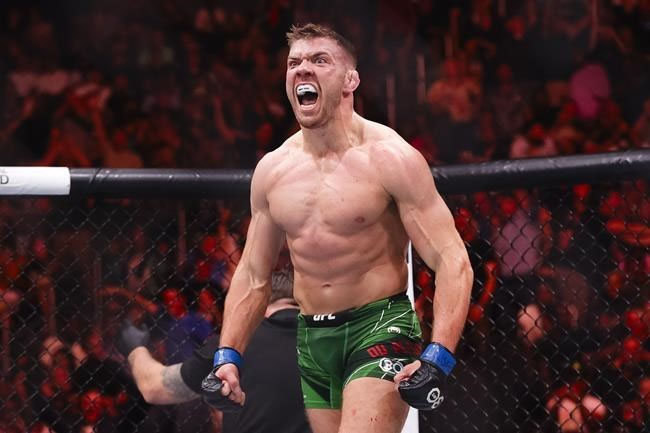 Дрикус Дю Плеси след победата си на UFC 290 на 8 Юли, 2023 г.
