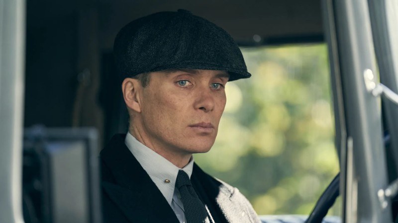 Килиън Мърфи в кадър от сериала “Острите козирки“.
