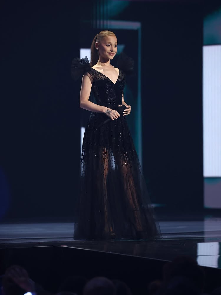 Ариана Гранде по време на наградите на MTV.