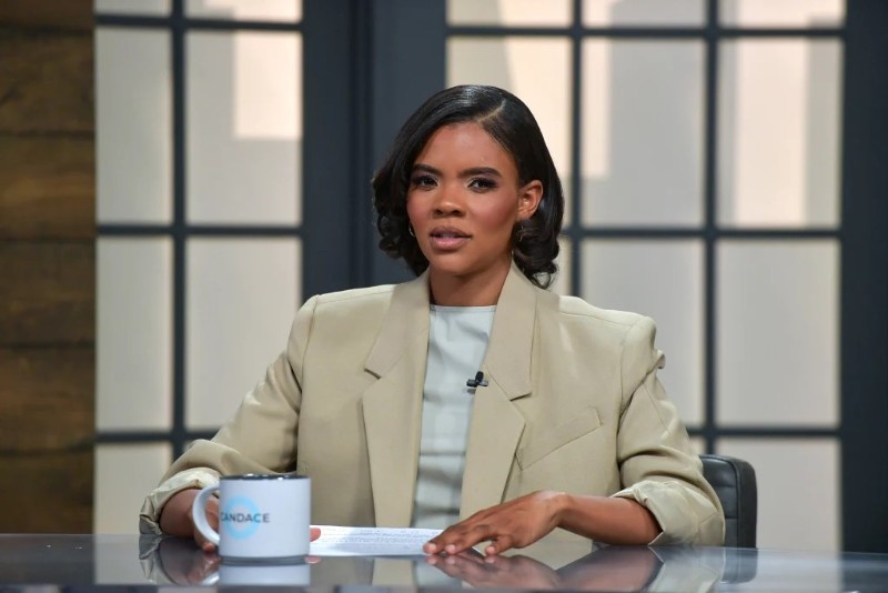 Кандис Оуенс на снимачната площадка на “Candace“ през Април 2022 г.