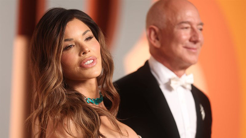 Лорън Санчес и Джеф Безос присъстват на партито на Vanity Fair за Оскарите 2025 в Бевърли Хилс, Калифорния.