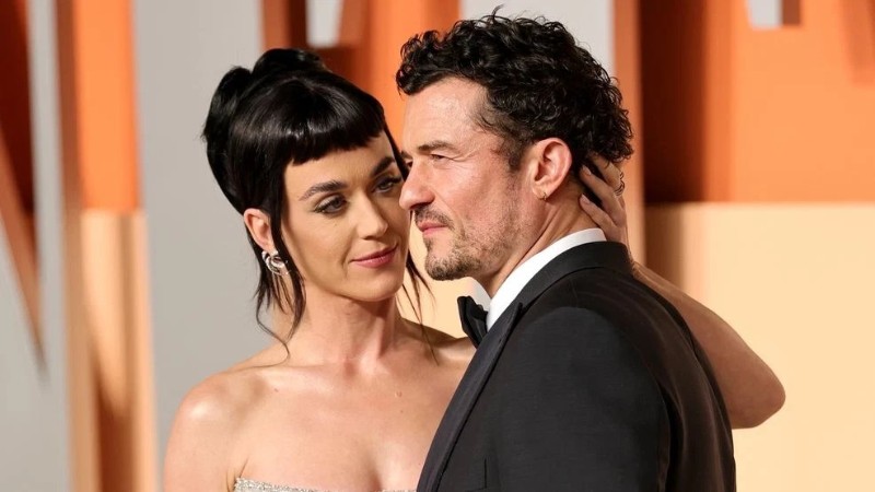 Кейти Пери и Орландо Блум на партито на Vanity Fair след Оскарите 2025, организирано от Радика Джоунс в Центъра за сценични изкуства „Уолис Аненбърг“ на 2 Март 2025 г. в Бевърли Хилс, Калифорния.