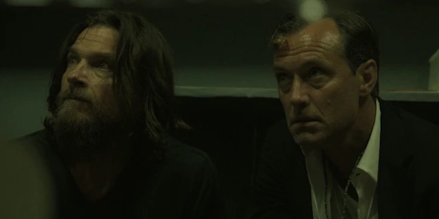 Джейсън Бейтман и Джъд Лоу в кадър от сериала “Black Rabbit“.