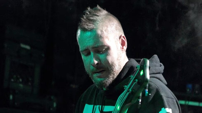 Сам Ривърс групата Limp Bizkit изпълнява в Театъра на живите изкуства в Сряда, 1 Май 2013 г., във Филаделфия.