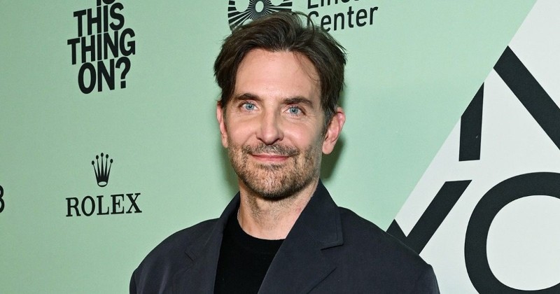 Брадли Купър по време на промотирането на филма “Is This Thing On?“.