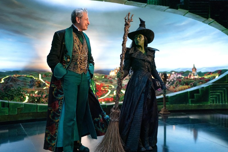 Джефри Лин Голдблум и Синтия Ериво в кадър от филма “Wicked: For Good“.