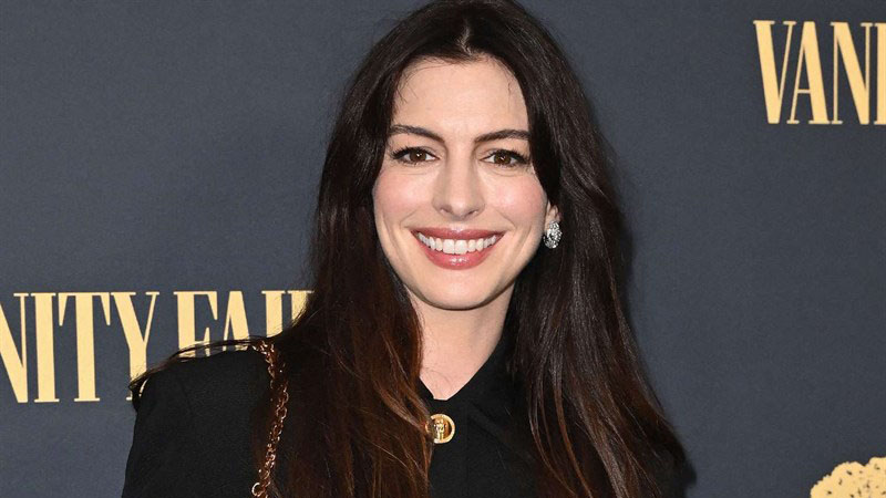 Ан Хатауей присъства на премиерата в Ню Йорк на филма „Стажантът“ в театъра на Гилдията на режисьорите, 8 Октомври 2024 г.