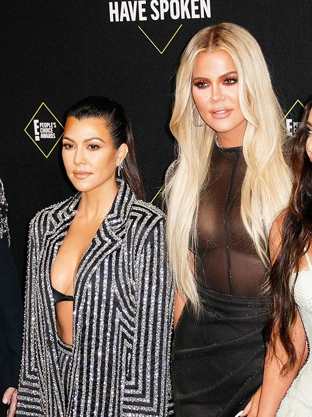 Кортни Кардашиян заедно с Хлои Кардашиян.