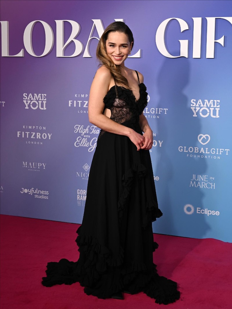 Емилия Кларк на по време на събитието Global Gift Gala London 2025 г.