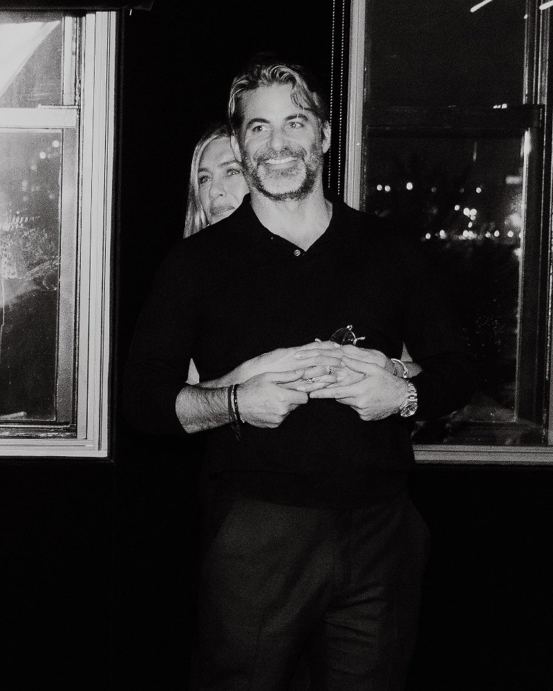 Дженифър Анистън и Джим Къртис.