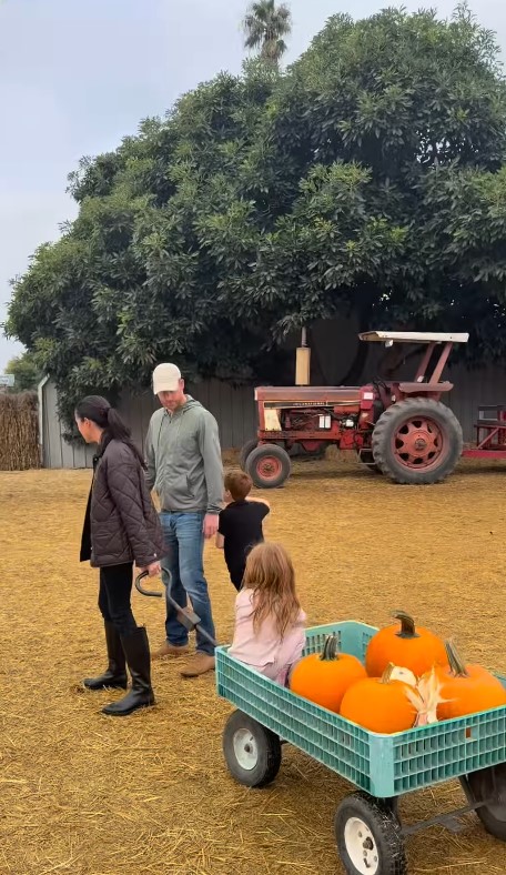 Принц Хари заедно със своето семейство.