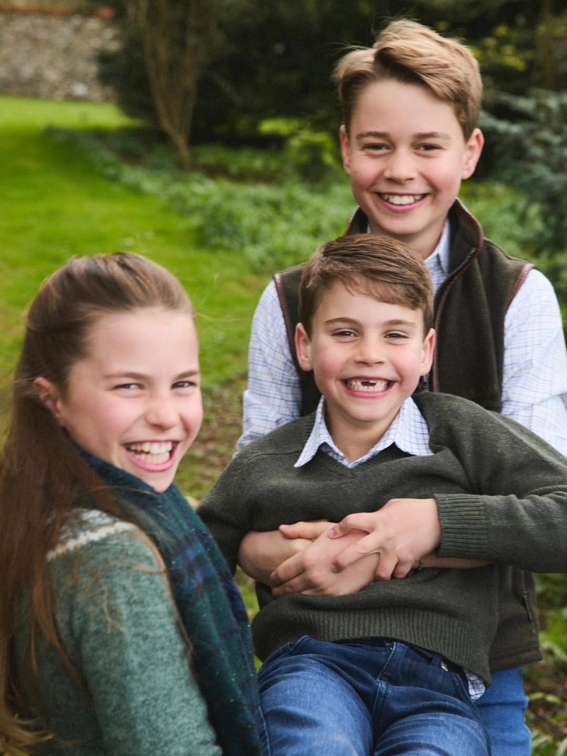 Принц Джордж, принцеса Шарлът и принц Луис.