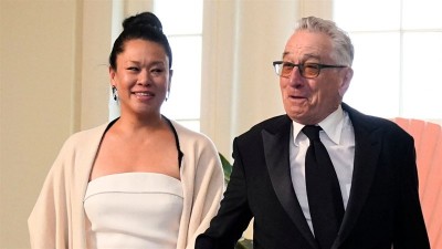 Робърт Де Ниро и приятелката му Тифани Чен пристигат на държавната вечеря в Белия дом във Вашингтон, окръг Колумбия, Април 2024 г.