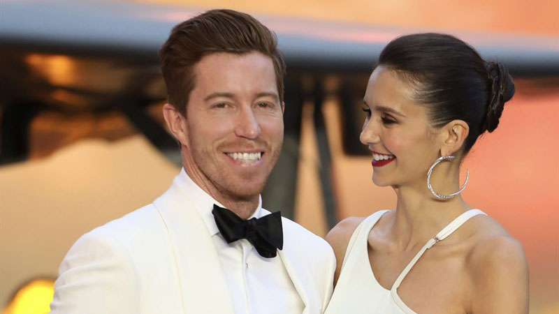 Шон Уайт и Нина Добрев на лондонската премиера на „Топ Гън: Маверик“ през Май 2022 г.