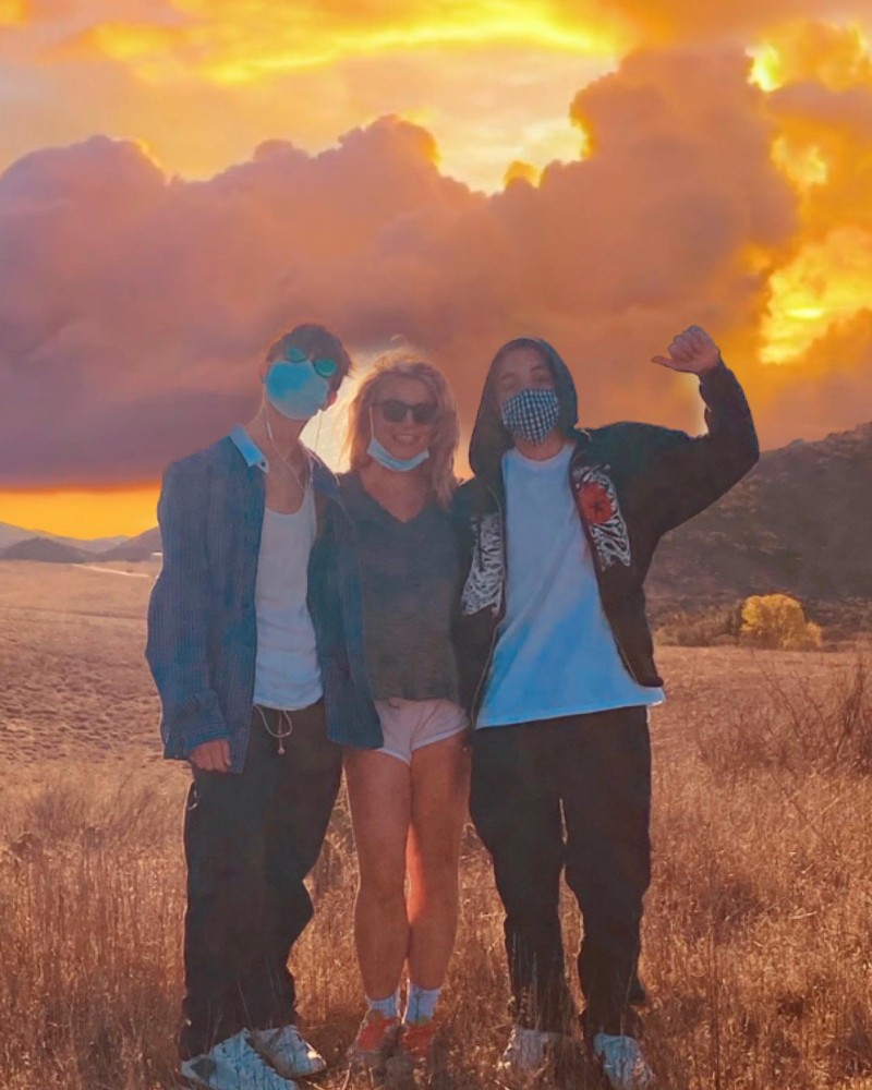 Бритни Спиърс със своите деца.