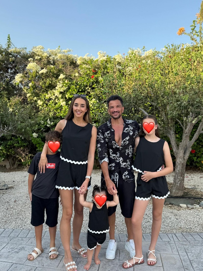 Питър Андре заедно със своето семейство в Кипър.