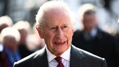 Крал Чарлз III се среща с почитатели в Лимавейди, Северна Ирландия, Март 2025 г.