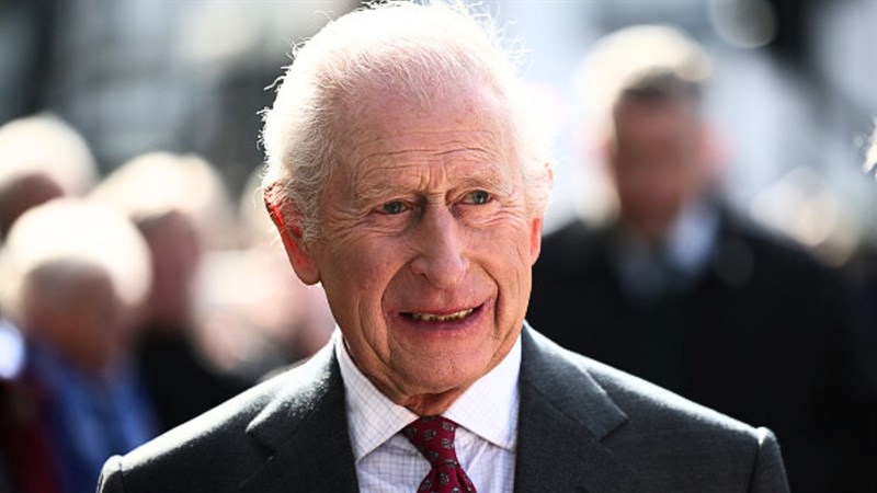 Крал Чарлз III се среща с почитатели в Лимавейди, Северна Ирландия, Март 2025 г.