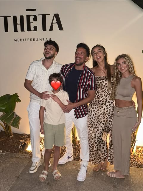 Питър Андре със своето семейство.