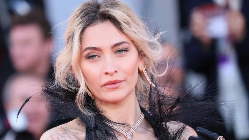 Парис Джаксън присъства на червения килим за „Франкенщайн“ по време на 82-рия Международен филмов фестивал във Венеция на 30 Август 2025 г. във Венеция, Италия.