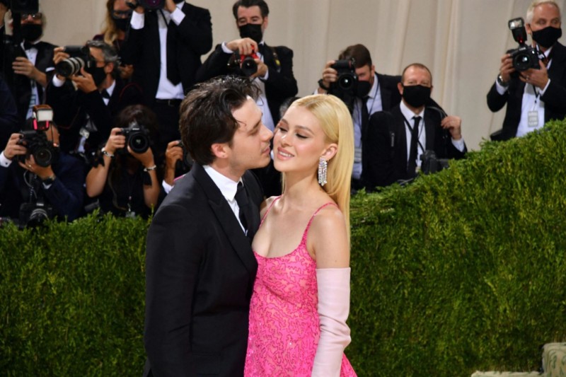 Бруклин Бекъм и Никола Пелц.