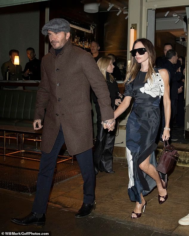 Сър Дейвид и Виктория Бекъм на вечеря с приятели в Лондон.