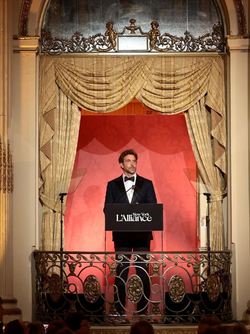 Брадли Купър на престижното събитие на L'Alliance New York.
