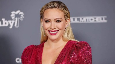 Хилари Дъф на 13 Ноември 2021 г. в Уест Холивуд, Калифорния.