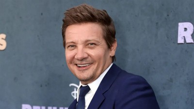 Джеръми Ренър