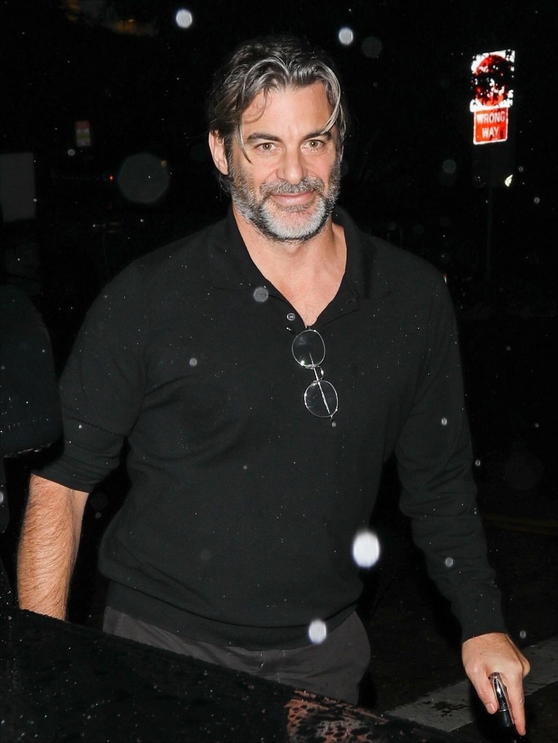 Джим Къртис излиза на вечеря с Дженифър Анистън в ресторант Pace.