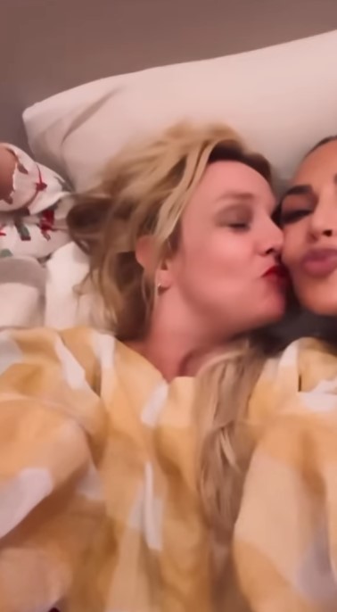 Бритни Спиърс и Ким Кардашиян.