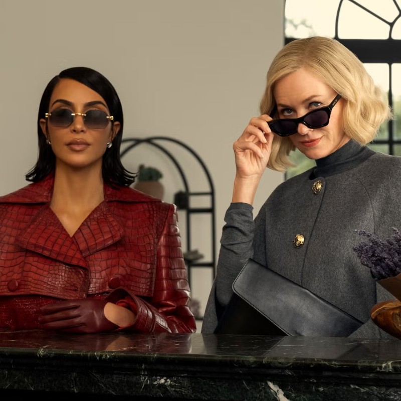 Ким Кардашиян и Наоми Уотс в кадър от “All's Fair“.