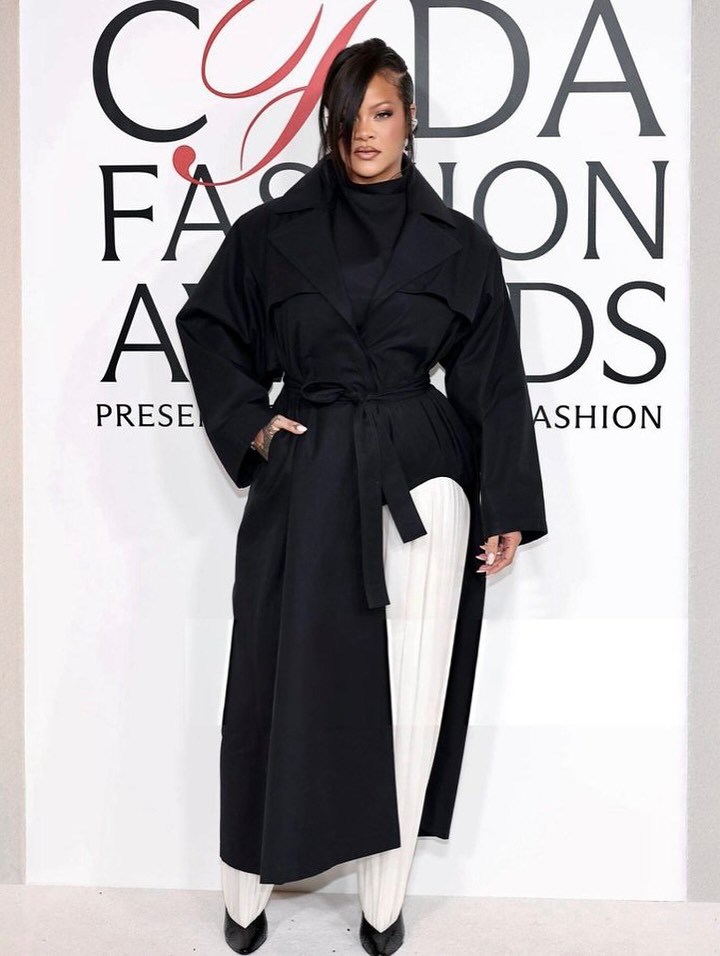 Риана по време на CFDA Fashion Awards 2025.