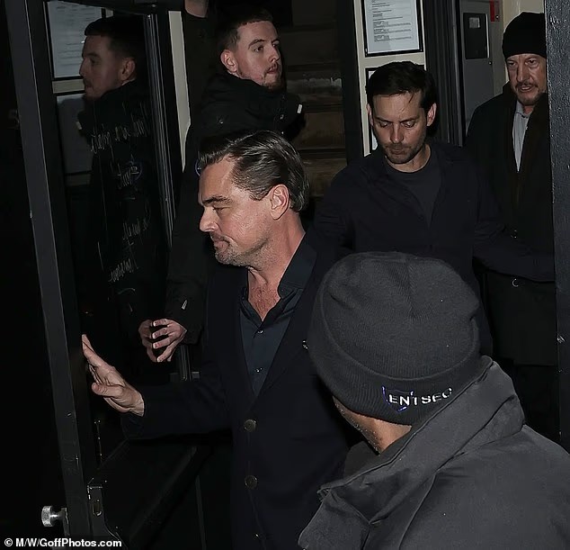 Леонардо ДиКаприо и Тоби Магуайър в лондонския квартал Мейфеър, 20 Ноември, 2025 г.