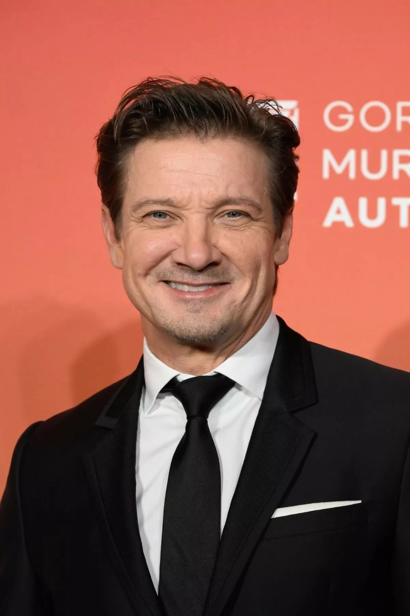 Джеръми Ренър присъства на гала на amfAR Лас Вегас 2025 в хотел Wynn Лас Вегас.