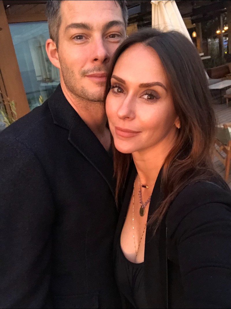 Брайън Холисей и Дженифър Лав Хюит.