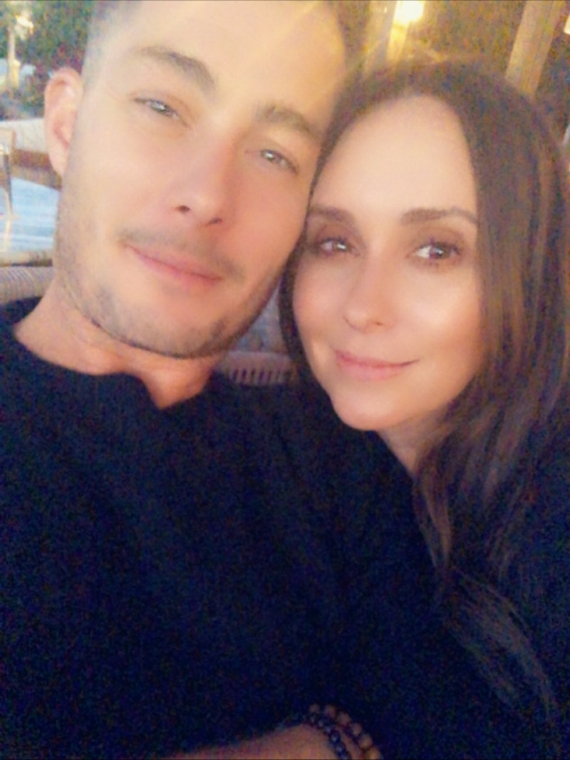 Дженифър Лав Хюит заедно със съпруга си Брайън Холисей.