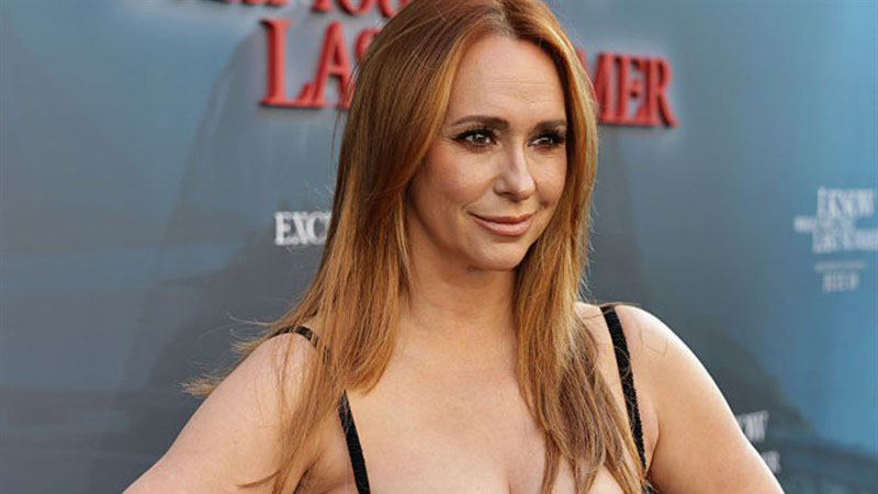 Дженифър Лав Хюит присъства на световната премиера на филма „Знам какво направи миналото лято“ на 14 Юли 2025 г. в Лос Анджелис, Калифорния.