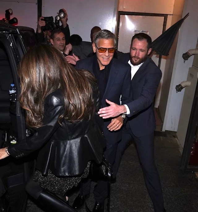 Джордж Клуни и Амал Клуни на вечеря в Париж.