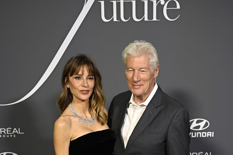 Ричард Гиър и Алехандра Силва на червения килим в Мадрид.