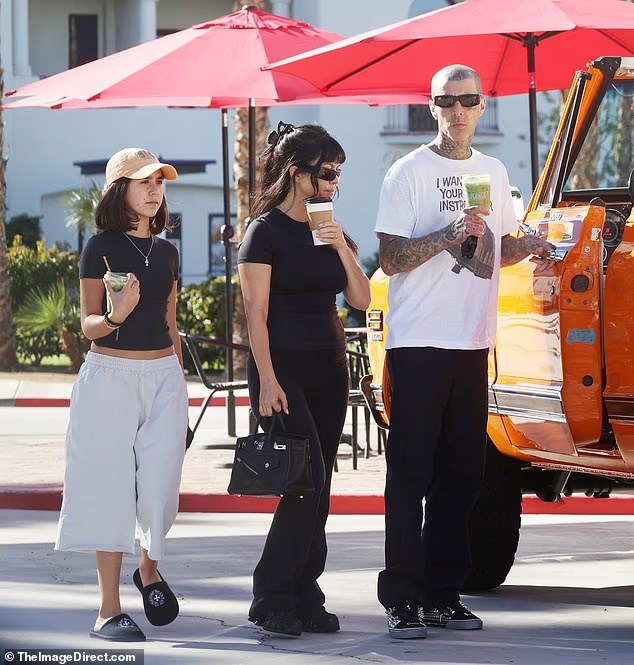 Пенелопе, Кортни Кардашиян и Травис Баркър.